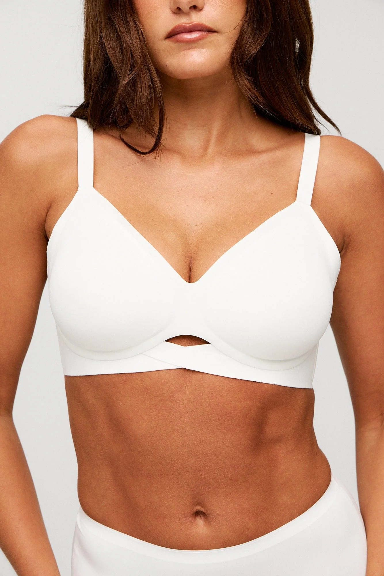 BioFlex™ Wireless Cross Over Lift Bra - Image 17